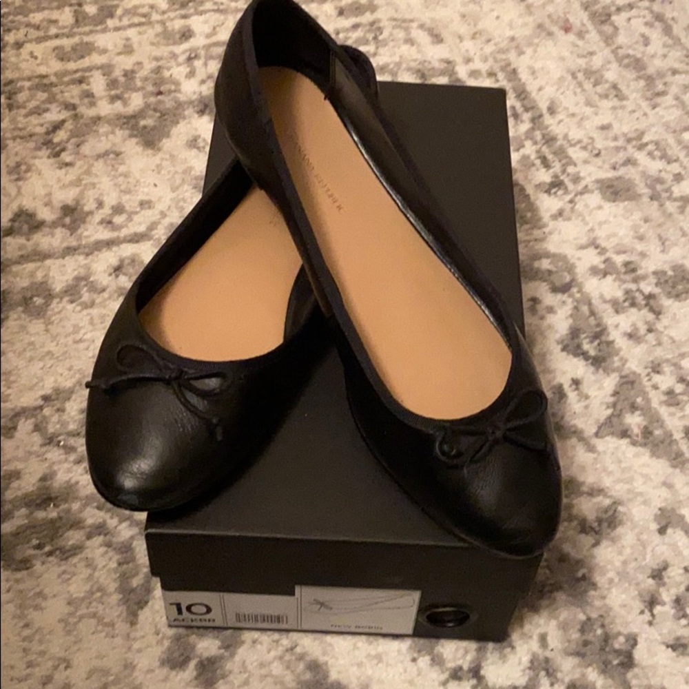 Banana Republic black leather flats